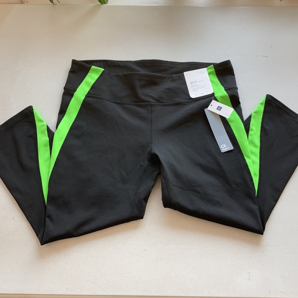 NWT GapFit gfast Capri Leggings Size Large